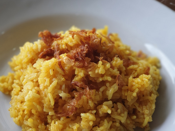 Cara Gampang Menyiapkan Nasi Minyak Rice Cooker yang Enak Banget