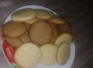 Una foto de Galletas de coco, limón y café (aprox 80 uni.)