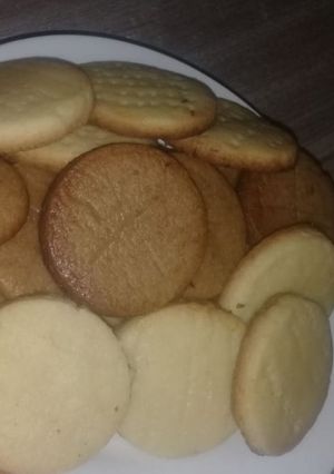 Una foto de Galletas de coco, limón y café (aprox 80 uni.)