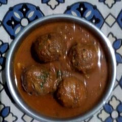 A picture of Gobhi kofta curry.