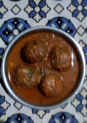 A picture of Gobhi kofta curry.