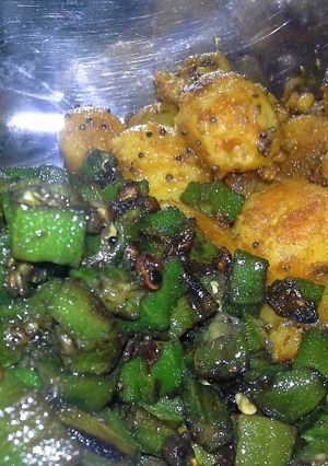 A picture of Aloo-Okra sapji - Gujarathi special.