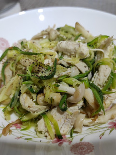 雞胸炒櫛瓜麵(簡單料理) 的食譜成品照片
