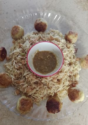 A picture of Rice with potato balls (pulao style).