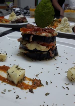 Una foto de [Pizza Torre] - Con base de Berenjena😬