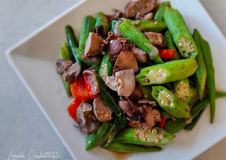 Cara Gampang Menyiapkan Tumis Okra Ati Ampela, Enak Banget