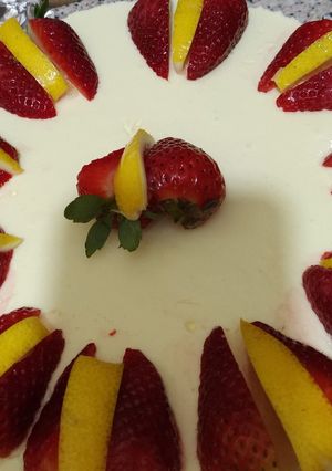 Una foto de Tarta de fresas y limón