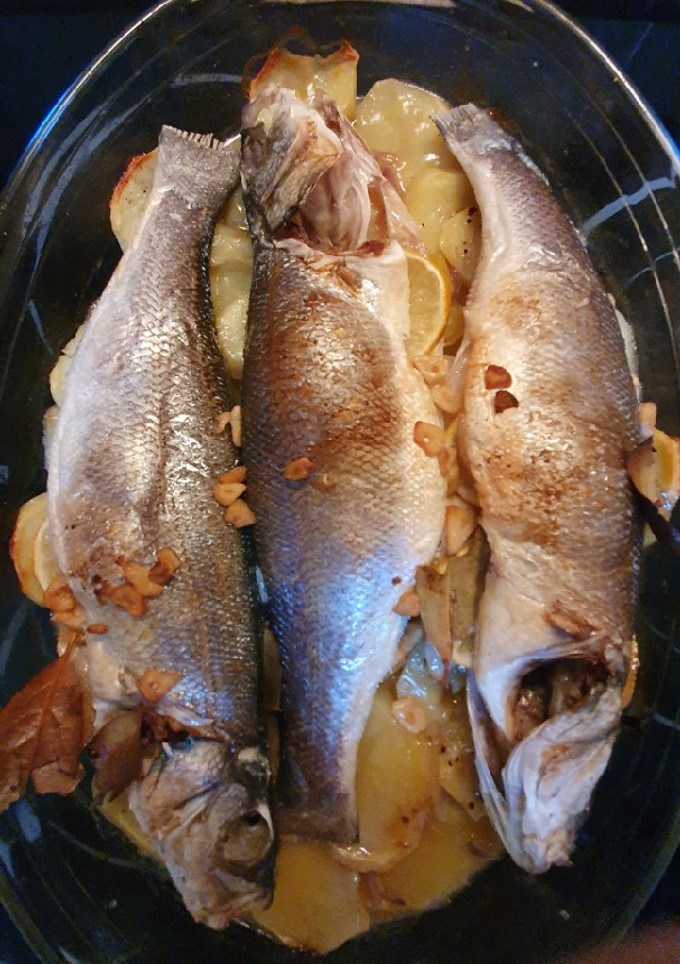 Una foto de Lubinas al horno