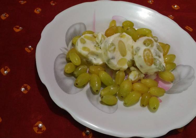 Grapes and curd kulfi