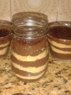 Una foto de Marquesa de chocolate en frasco