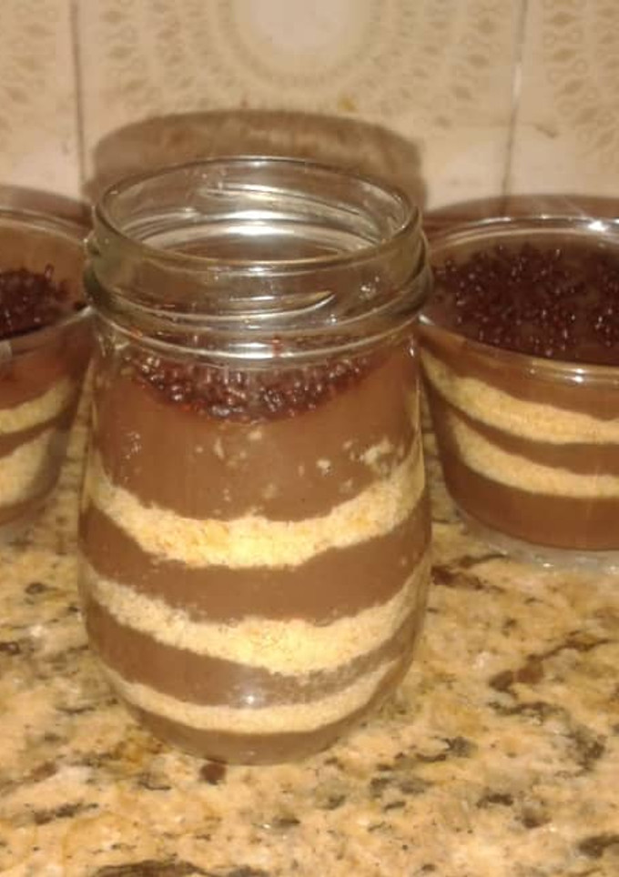 Una foto de Marquesa de chocolate en frasco
