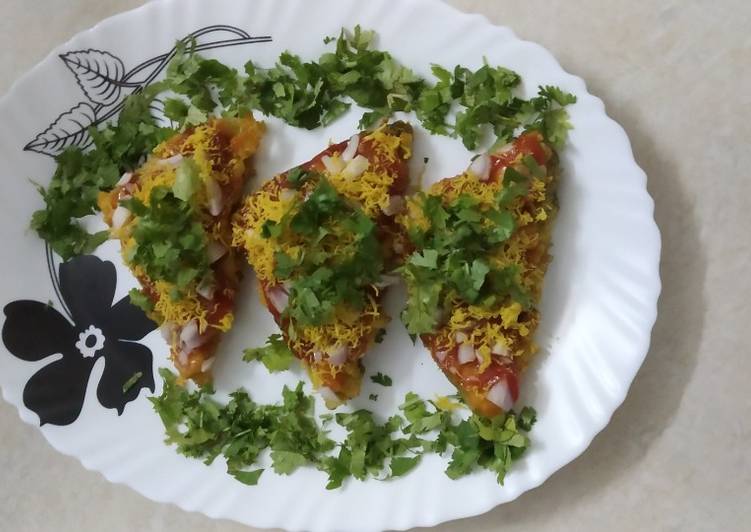 Steps to Make Homemade Crispy masala toast