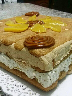 Una foto de Postre de vainillas en oporto, crema de dulce de leche y durazno