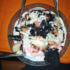 A picture of Oreo ice cream.