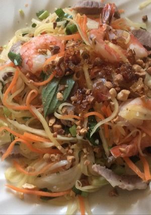 Hình của món Gỏi xoài tôm thịt.