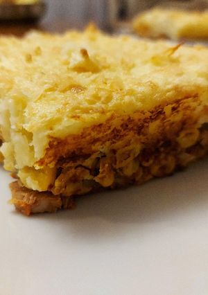 Una foto de Pastel de papa con base de pollo y choclo
