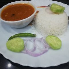 A picture of Rajma in curd gravy with rice.