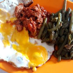 A picture of Green beans with fried Eggs & Tuna.