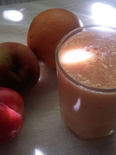 Una foto de Licuado de verano con miel y jengibre
