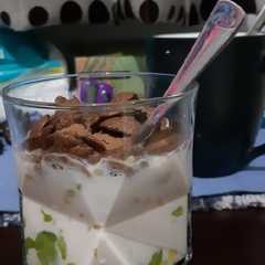 รูปของ Alpukat kocok topping kokocrunch milo