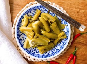 Hình của món 🌱 Dưa Cải Muối Chua Giòn Không Cần Phơi.