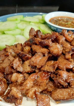 รูปของ หมูกระเทียม สูตรแม่สอนมา (ลำเอียงว่า) อร่อยที่สุดในโลก