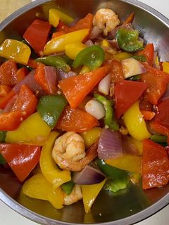 Hình của món Ớt chuông xào tôm 🍤.
