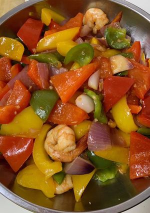 Hình của món Ớt chuông xào tôm 🍤.