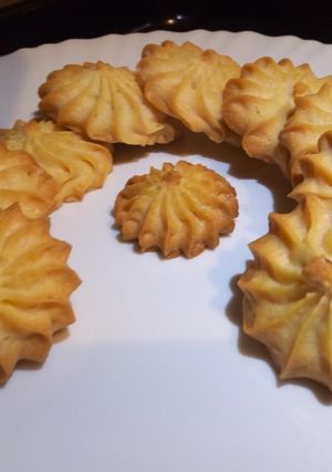 A picture of Piped cookies.