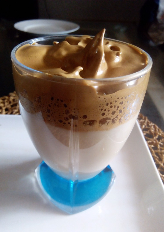 A picture of Dalgona coffee.