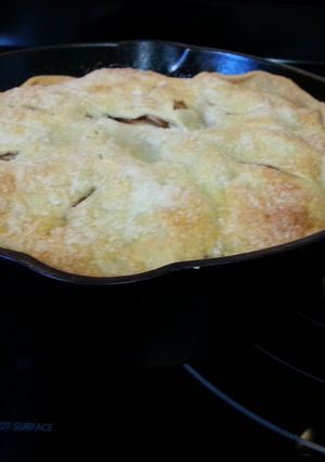 A picture of Cast Iron skillet Apple pie.