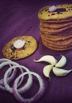 A picture of Onion Crakers.