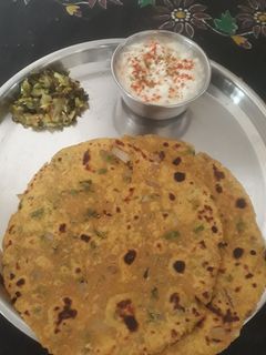 बची हुई अरहर दाल का पराठा (bachi hui arhar dal ka paratha recipe in Hindi) रेसिपी मुख्य फोटो