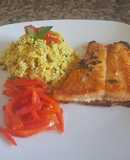 Salmón con couz couz al azafrán y morrón. #delantaldorado