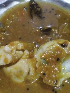 A picture of Idli sambhar.