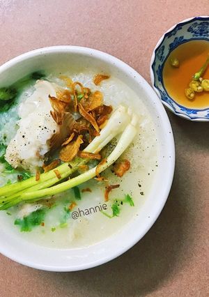 Hình của món Cháo Cá Lóc (Snake-head Fish Congee)🐟🍲.