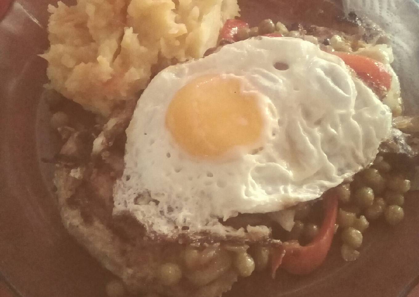 Costeletas de cerdo a la riojana con puré de zana, batata y papa