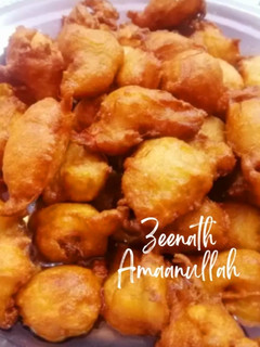 A picture of Luqaimat/Traditional Arabic Sweet Dumplings.