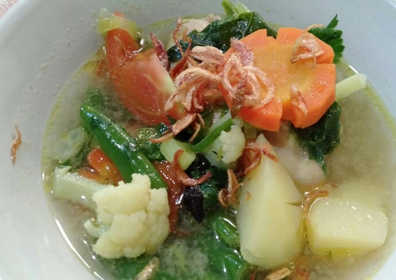 Sup sayur kaldu ayam