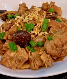 móng giò nấu măng