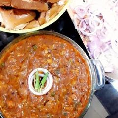A picture of Pav bhaji mumbai style.