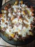 Carne con papas, cebolla y muzarella al horno
