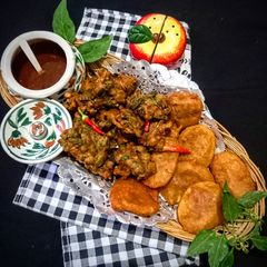 A picture of Aloo pakoray Spring Onion pakoray..