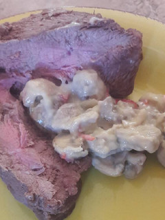 Una foto de Carne al horno con salsa de Champiñones
