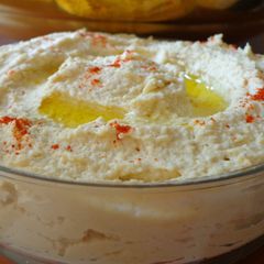 A picture of Hummus.