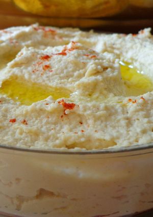 A picture of Hummus.