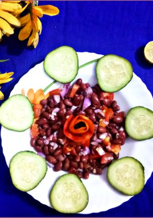 राजमा की स्वादिष्ट चाट (rajma ki swadisht chaat recipe in Hindi) रेसिपी मुख्य फोटो