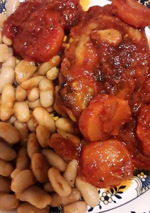 Una foto de Frijoles con guiso de pollo