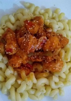 A picture of Chicken chili with pasta 🌶️🍝.