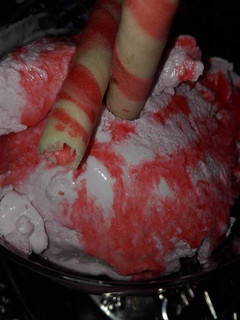 A picture of Crunchy strawberries ice-cream.